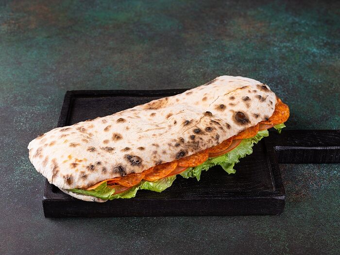 Неаполитанский сэндвич с пепперони
