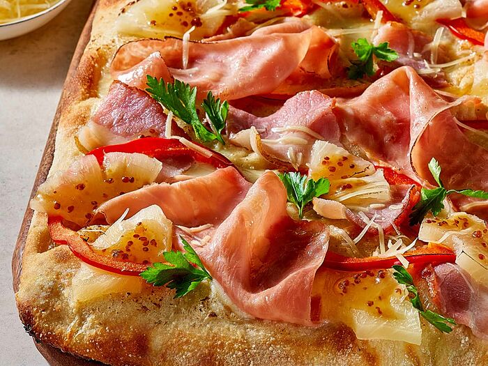 Пицца с беконом и ананасом рецепт