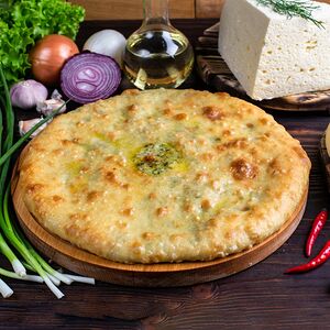 Пирог с сыром и зеленым луком