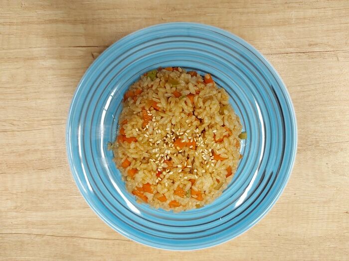 Рис отварной с лососем в соусе сливочный