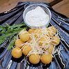 Фото к позиции меню Картофельные шарики с сыром пармезан
