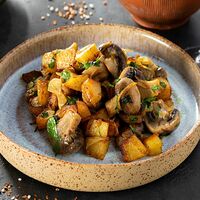Жареные грибы с картофелем и луком