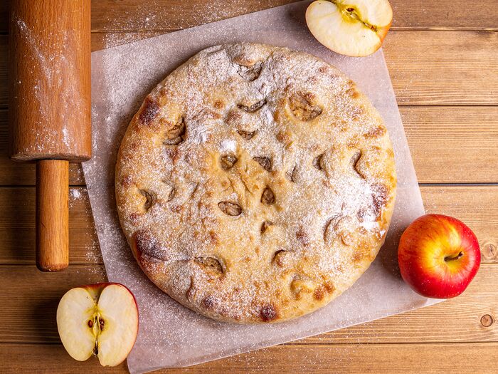 Сладкий осетинский пирог с яблоком и корицей