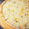 Фото к позиции меню Пицца Четыре сыра на белом соусе
