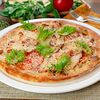 Фото к позиции меню Пицца «Цезарь» с куриным филе и хрустящим салатом