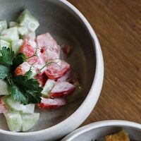 Салат из свежих овощей со сметаной