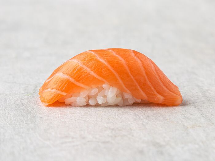 Суши нигири лосось