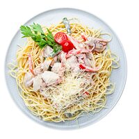 Спагетти с грудкой цыплёнка и овощами