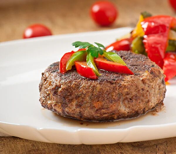 Steak haché viande et champ