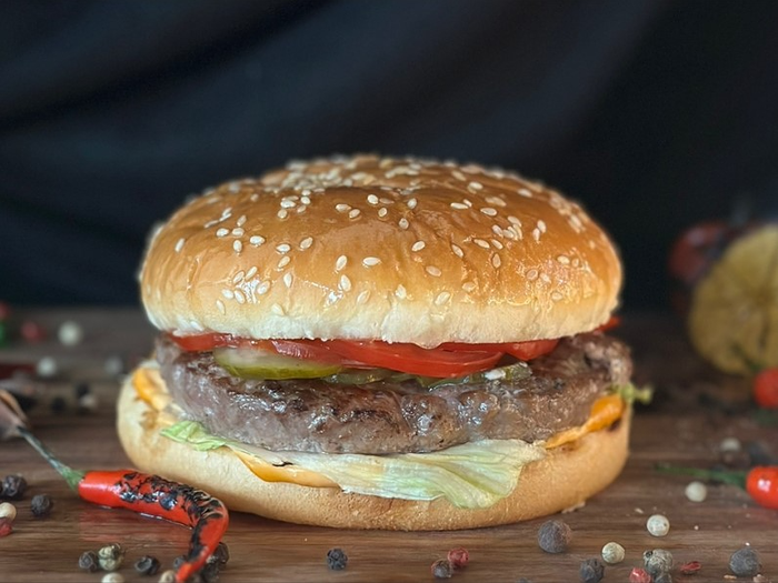 Гамбургер с котлетой из мраморной говядины