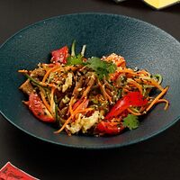 Теплый вьетнамский салат