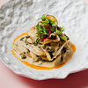 Фото к позиции меню Филе сибаса с обжаренным картофелем и соусом из белых грибов с каперсами