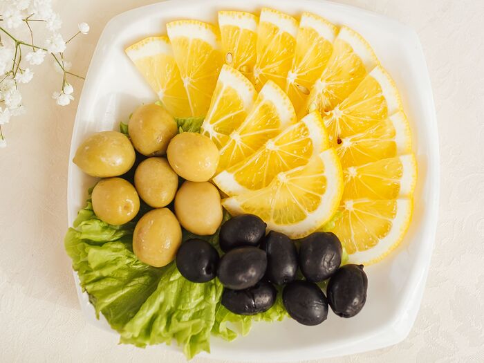 Оливки, маслины, лимон