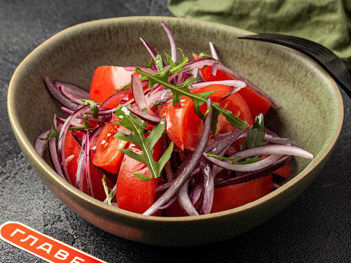Салат с бакинскими помидорами и красным луком