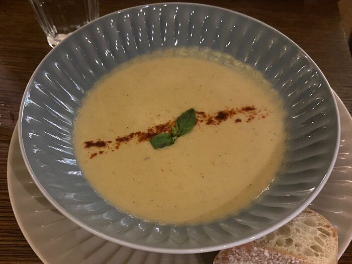 Кремовый суп из чечевицы на кокосовом молоке