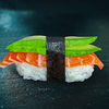 Фото к позиции меню Суши с лососем и авокадо