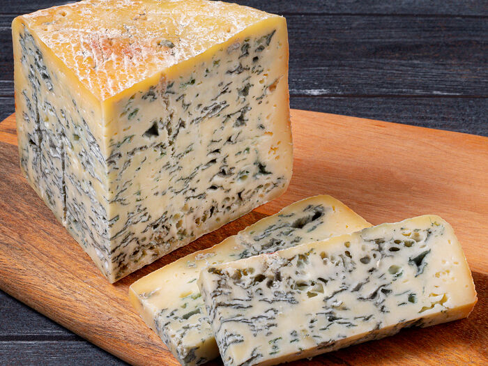 Сыр МонтеБлун с голубой плесенью