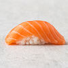 Фото к позиции меню Суши нигири лосось