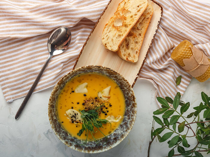 Тыквенный суп с копченым сыром качокавалло