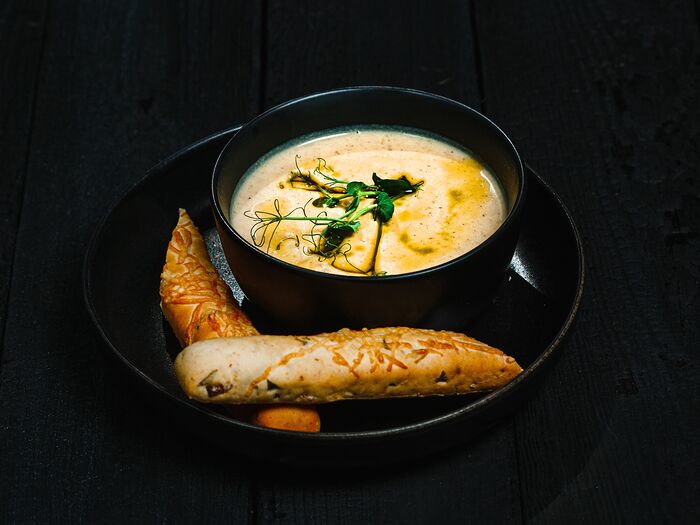 Суп-пюре из белых грибов и трюфельным маслом