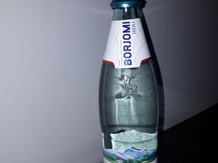 Грузинская газированная вода Боржоми
