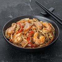 Wok c курицей и креветкой