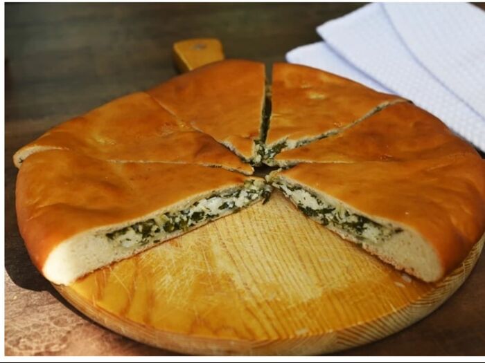 Пирог осетинский сыр/зелень