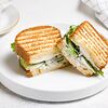 Фото к позиции меню Сэндвич с тунцом, огурцом и сливочно-творожным сыром