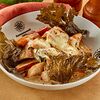 Фото к позиции меню Красная рыба с винoградными листьями под сыром сулугуни