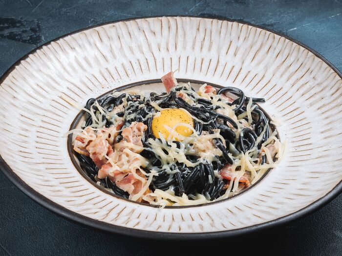 Черные спагетти карбонара