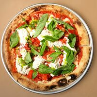 Пицца Страчателла-базилик