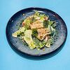 Фото к позиции меню Жареный стейк-салат из кальмара с овощами и кешью
