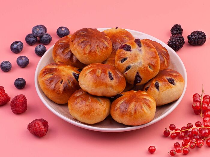 Фуршетные сладкие пирожки с лесными ягодами