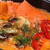 Фото к позиции меню Тайский острый суп Том Ям с лососем