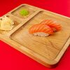 Фото к позиции меню Суши-нигири с лососем