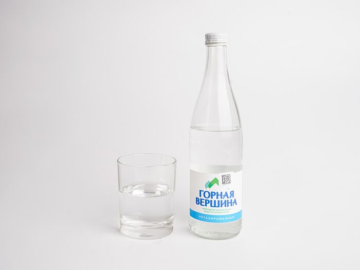 Вода питьевая негазированная в стекле Горная Вершина