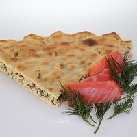 Осетинский пирог с фаршем горбуши и зеленью