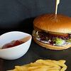 Фото к позиции меню Комбо Большой Бургер Блю Чиз с картошкой фри и соусом