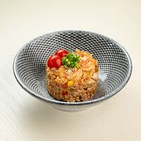 Рис с морепродуктами и омлетом