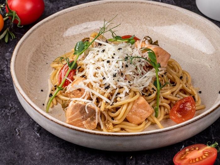 Спагетти с лососем в соусе терияки