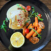 Фото к позиции меню Запеченное филе судака с креветкой под сырным соусом