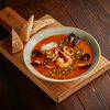 Фото к позиции меню Пикантный томатный суп с морепродуктами