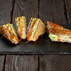 Фото к позиции меню Темпурный сэндвич с курицей