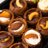 Ассорти Гнездо с шоколадом и орехами