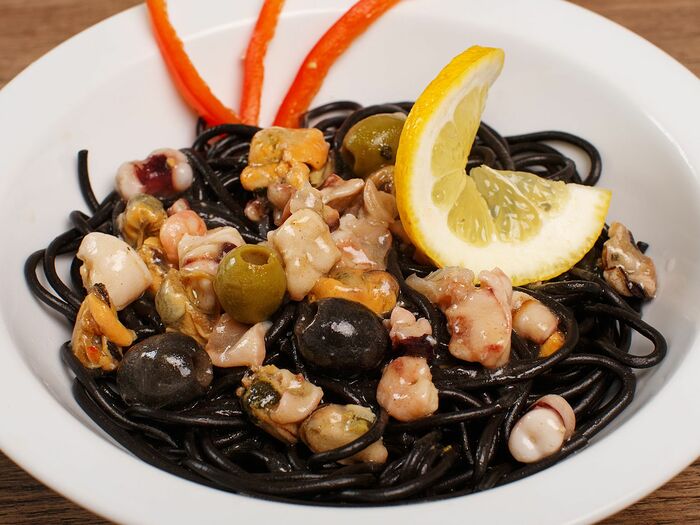 Черные спагетти с морепродуктами
