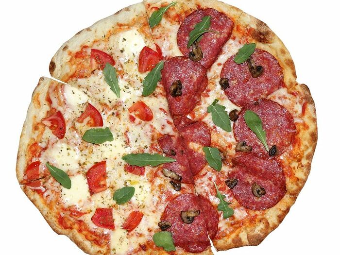 Пицца Капрезе и Сапрессато 2 вкуса