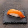 Фото к позиции меню Суши копченый лосось