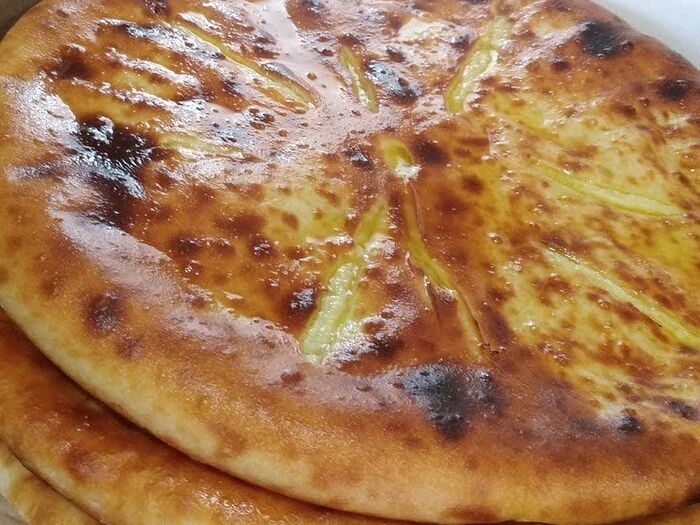 Пирог осетинский с осетинским сыром и ароматной зеленью