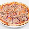 Фото к позиции меню Пицца с тунцом и красным луком