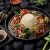 Фото к позиции меню Тайский рис с говяжьей вырезкой и соусом Тонкацу